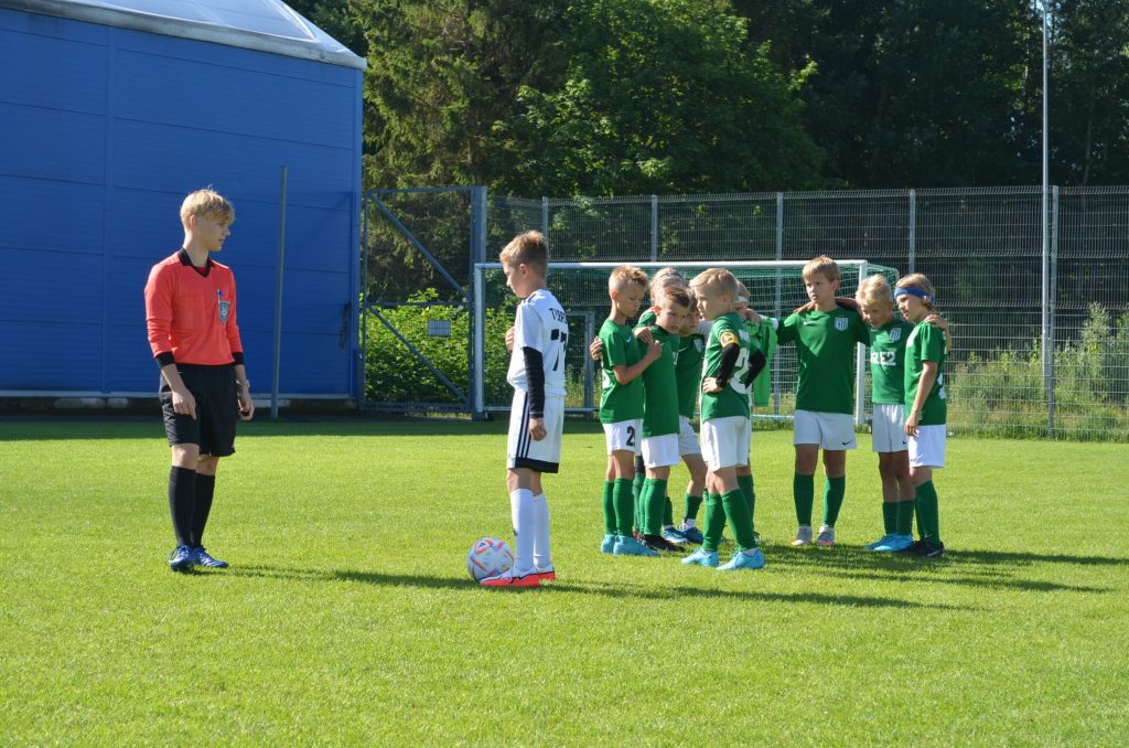 guide youth football tournaments and training photo 2